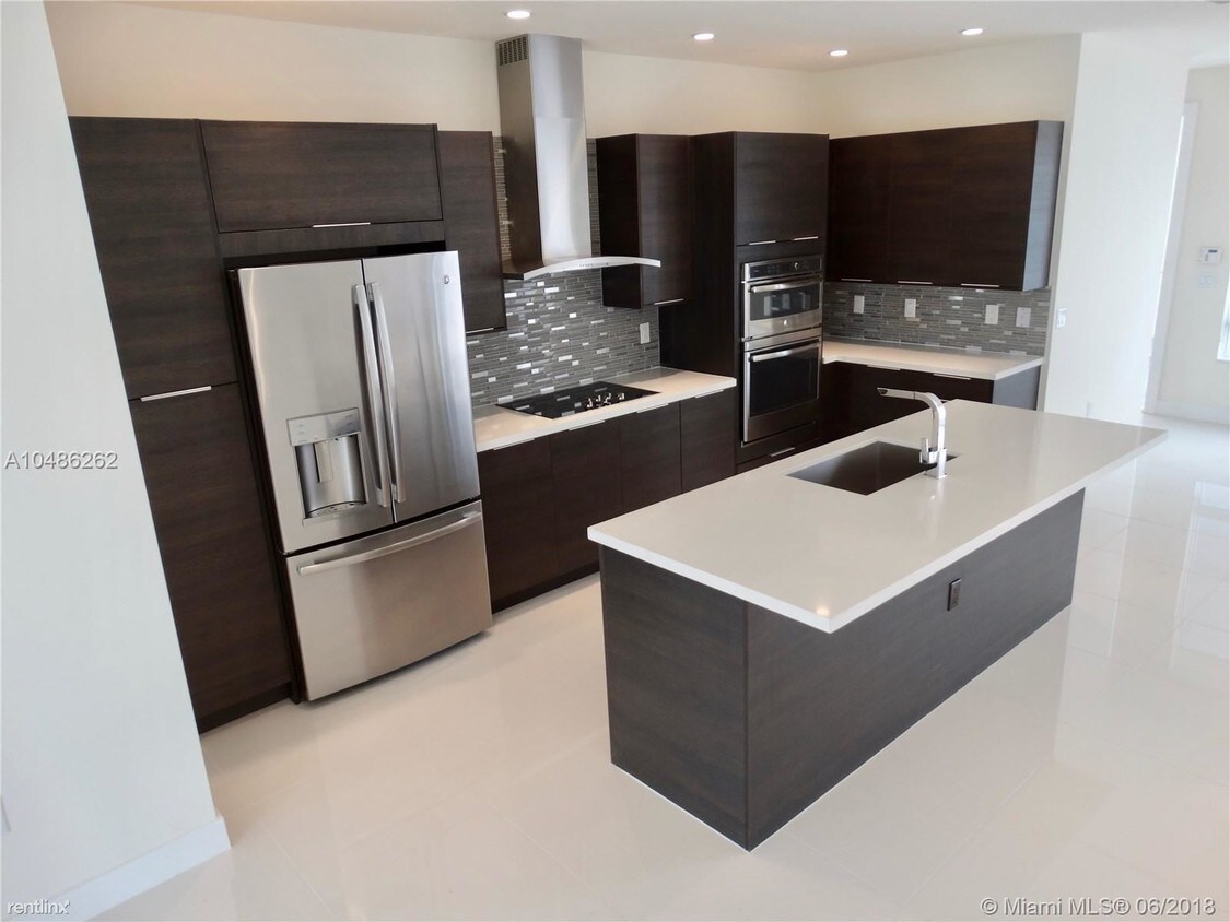 Building Photo - 3 br, 2.5 bath House - Landmark at Doral