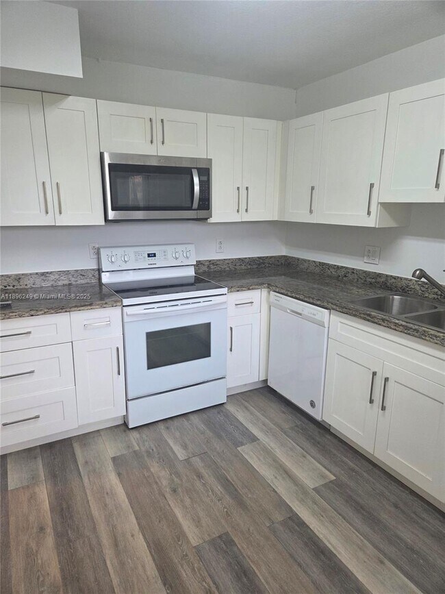 Foto del edificio - 307 Lakeview Dr