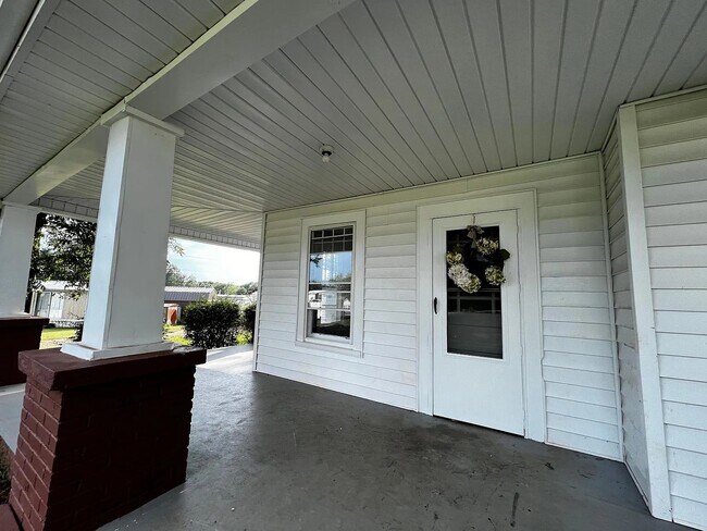 Foto del edificio - 6 New Dunham Bridge Rd