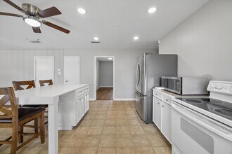 Building Photo - 8037 Longridge Dr