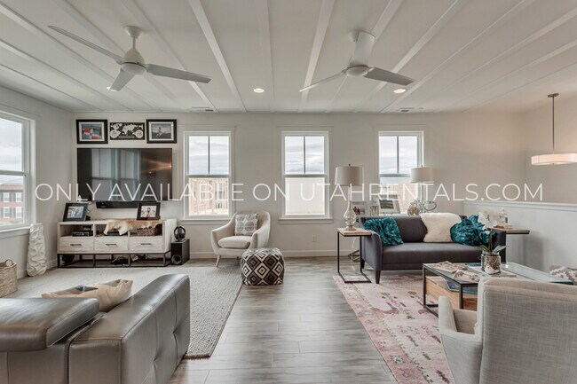 Foto del edificio - 4583 Crosswater Rd
