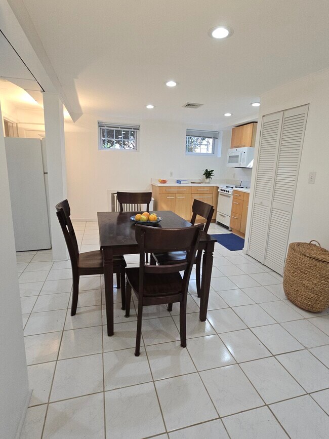 Foto del edificio - 5820 16th St NW