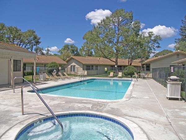 Foto principal - 1919 Quail Lakes Dr