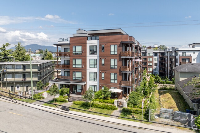 Building Photo - Sierra Ridge