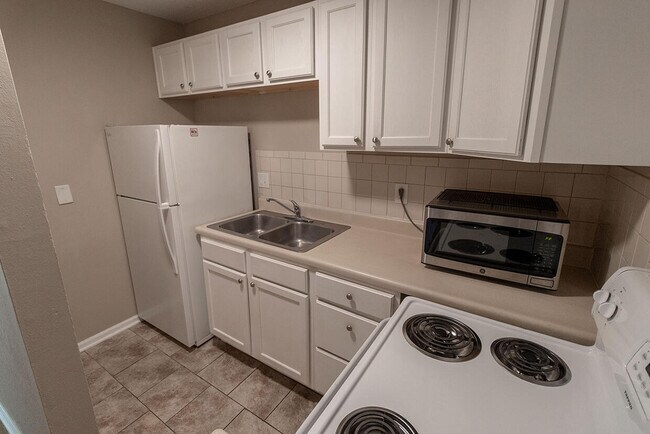 Building Photo - 105 N Garth Ave