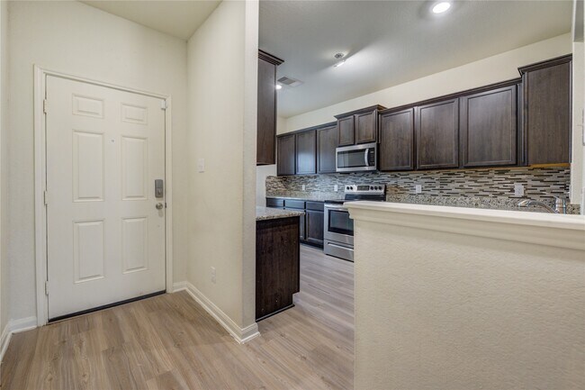 Foto del edificio - 3001 Iron Woods Dr