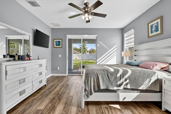 Building Photo - 1971 SW Breezeway St