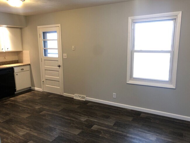 Building Photo - Remodeled 4 Bedroom House! MUST SEE!