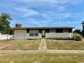 Building Photo - 475 Moule Dr