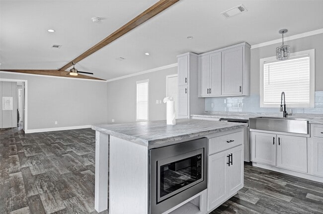 Building Photo - 127 Lear Ln