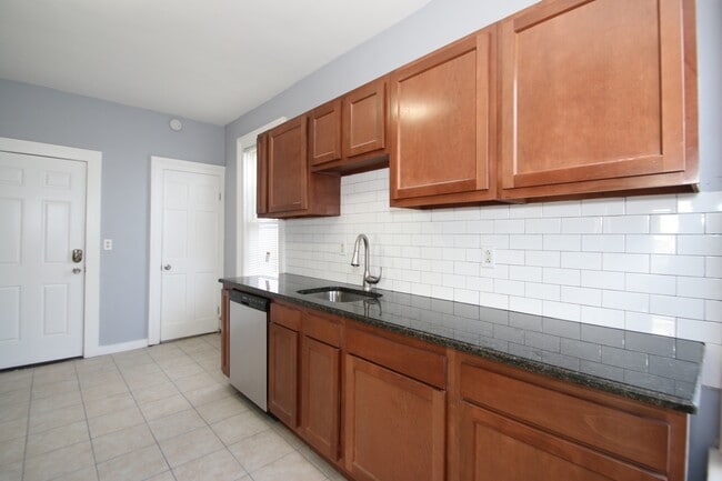 Building Photo - 273 Lloyd St