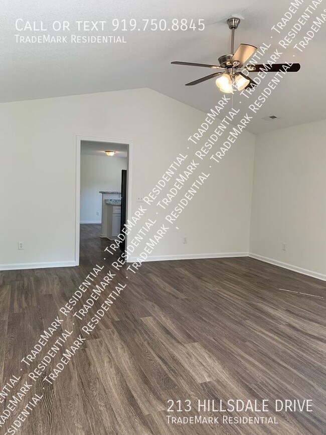 Foto del edificio - 213 Hillsdale Dr