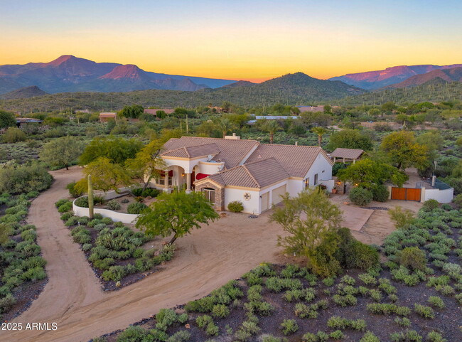 Foto del edificio - 5910 E Cielo Run S