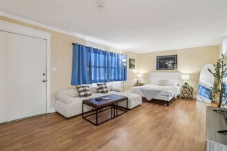 Building Photo - 609 Carlsbad St
