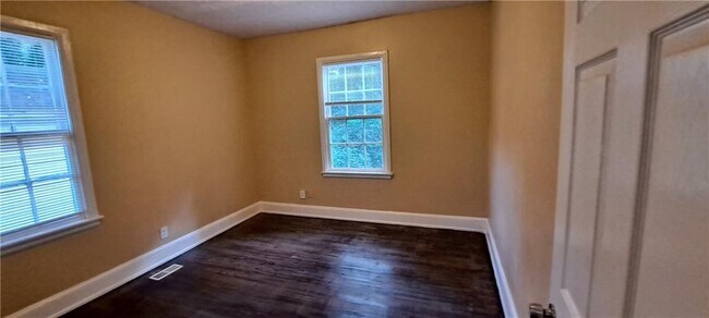 Building Photo - 1290 Cahaba Dr SW