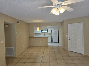 Building Photo - 841 Mecca Dr