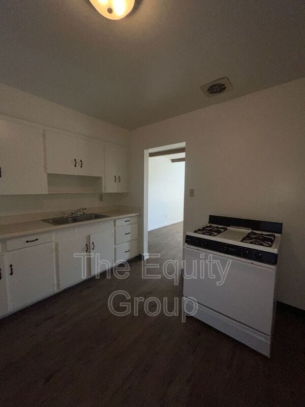 Foto del edificio - 513 E Myrtle Ave