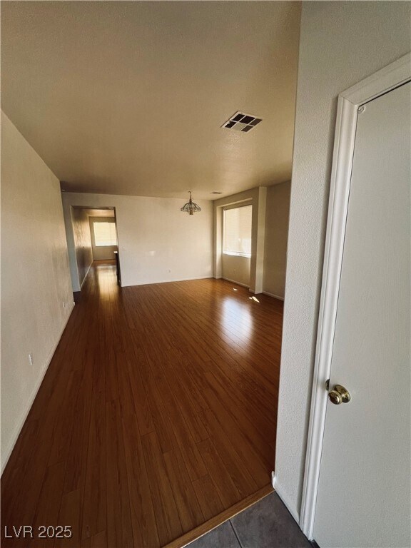 Foto del edificio - 9401 W Gilmore Ave