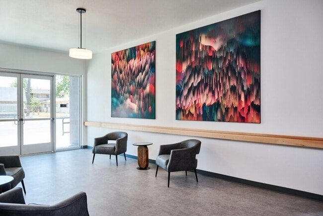 Foto del edificio - 1623 W Manchester Ave