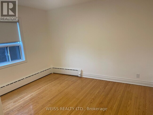 Photo du bâtiment - 517-517 Eglinton Ave W