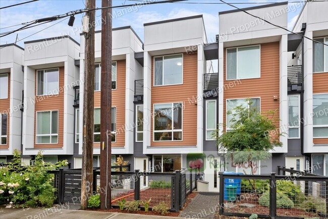Building Photo - Like-New 2-Bedroom Townhome in Seattle w/R...