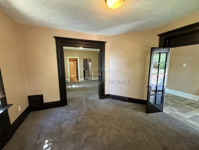 Foto del edificio - 1076 Ackley St