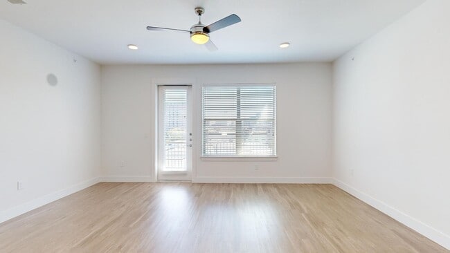 Interior Photo - Griffis Oak Lawn