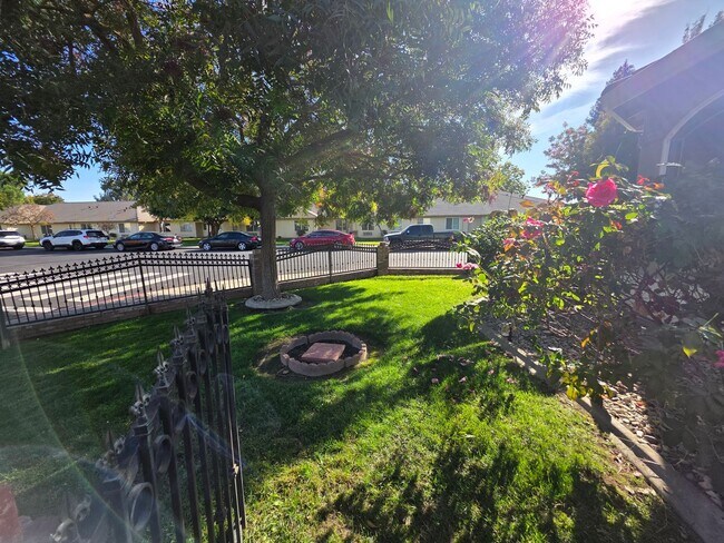 Foto del edificio - Single story home near CSU Stanislaus!