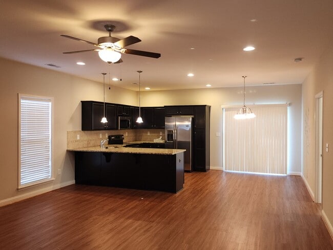 Building Photo - Beautiful garden ranch home with an open f...