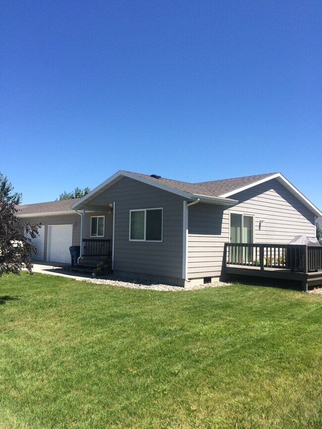 Building Photo - 700 Mantle Dr