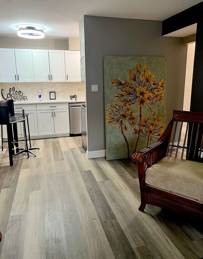 Foto del edificio - Charming 1-Bedroom Apartment Near JFK – Prime Location!