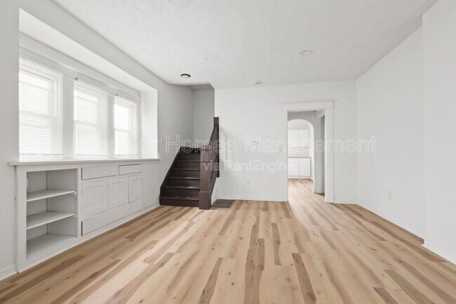 Foto del edificio - 822 N Bradley Ave