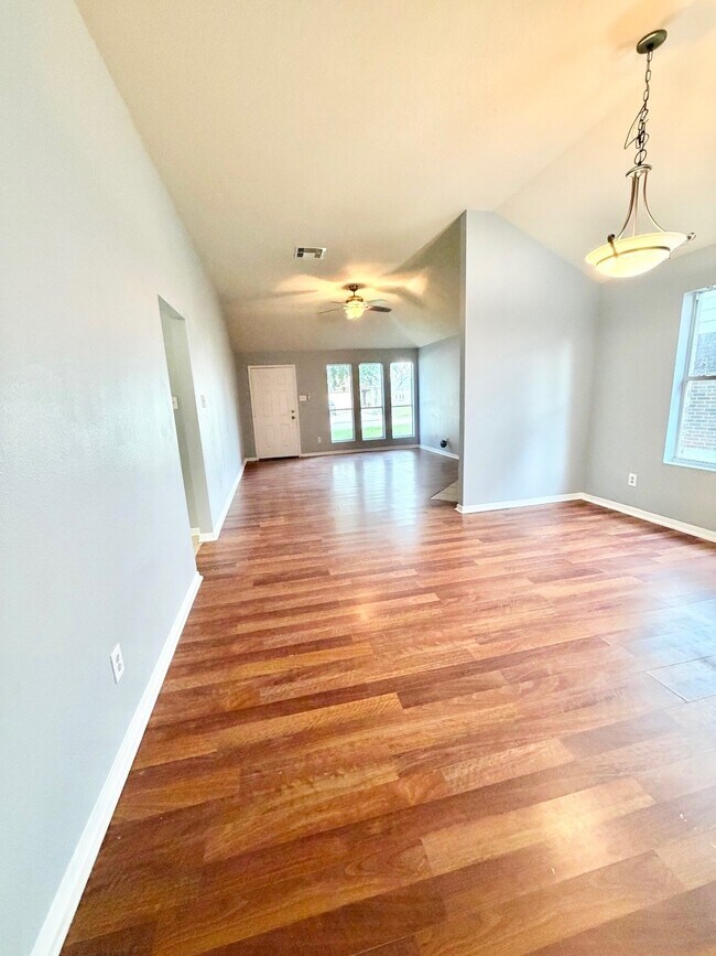 Foto del edificio - 3203 Barkers Crossing Ave
