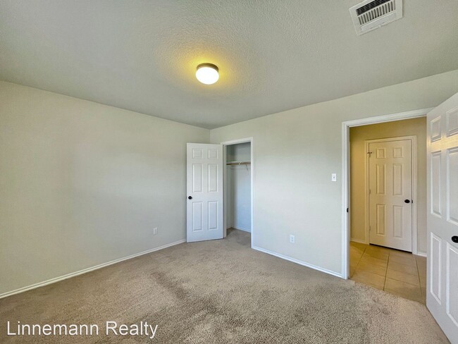 Building Photo - 5 br, 3 bath House - 304 W. Orion Drive
