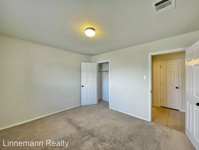 Foto del edificio - 5 br, 3 bath House - 304 W. Orion Drive