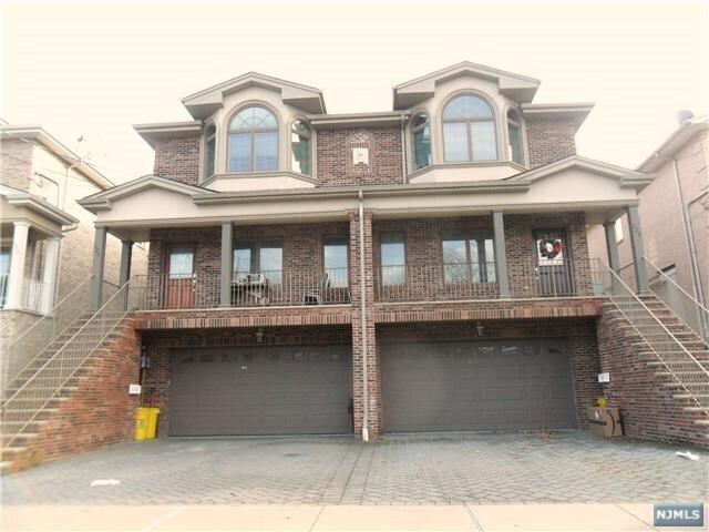 Primary Photo - 526 Hillside Ave