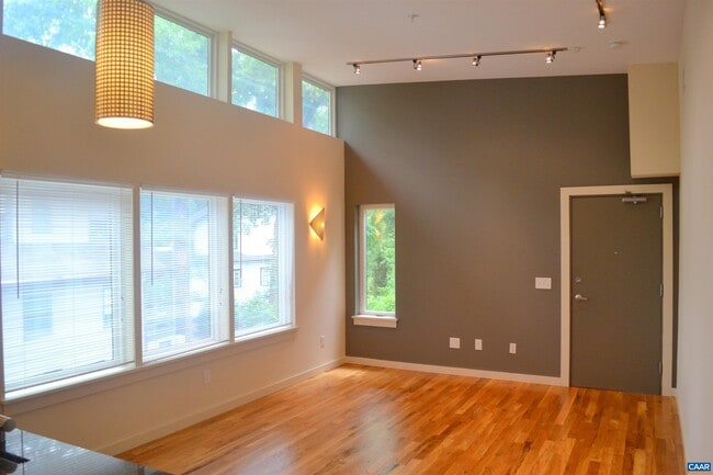 Foto del edificio - 1600 Jefferson Park Ave