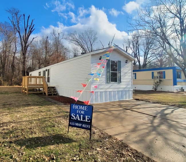 Building Photo - 44 Deerwood Park