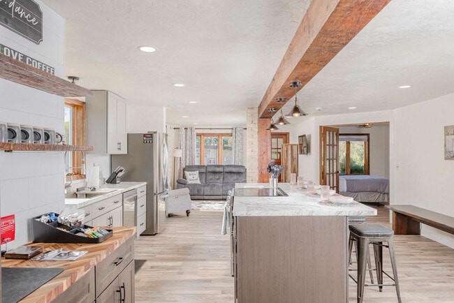 Building Photo - 322 Wolf River Dr