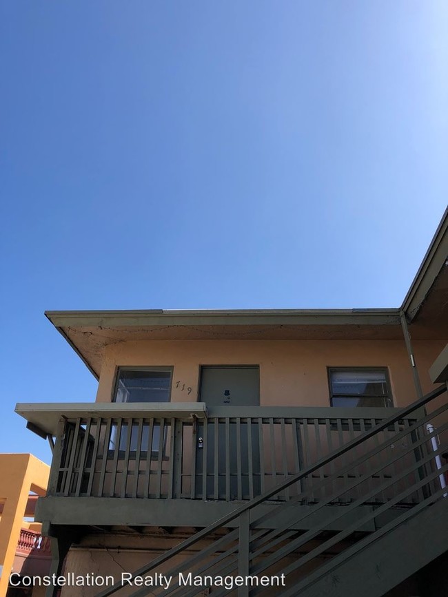 Foto del edificio - 711-721 Oliver Ave