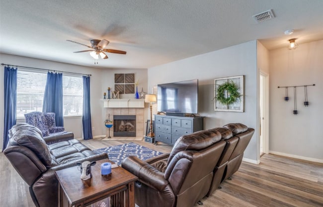Foto del edificio - 11489 Stephenville Dr