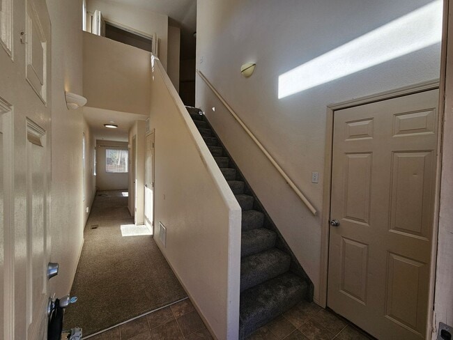 Foto del edificio - 3 Bed 4 bath Townhome in University Village!