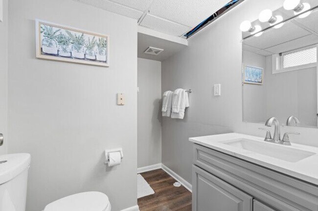 Foto del edificio - 306 Manitou Beach Rd