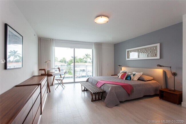 Foto del edificio - 9400 W Bay Harbor Dr