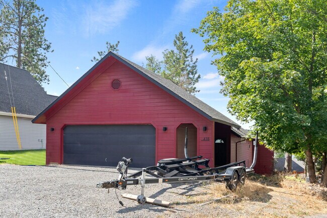 Building Photo - 418 S Neyland Ave