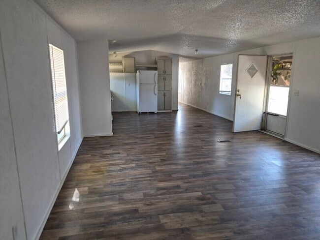 Building Photo - 507 1/2 Tidal St