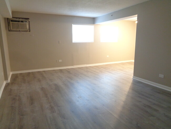 Building Photo - 9437 86th Ct