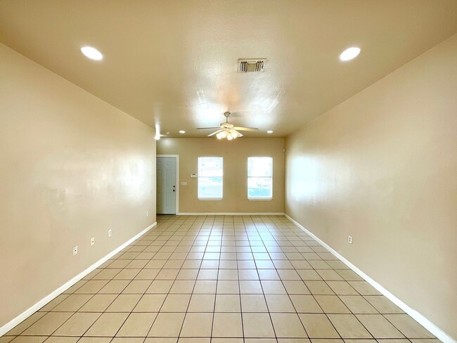 Building Photo - *MOVE IN SPECIAL* Spacious 3BR Two-Story Near Lackland AFB with Fenced Backyard