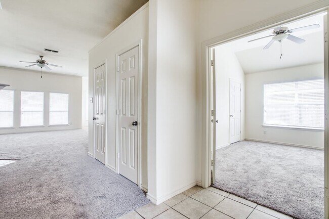 Foto del edificio - 7740 Summerbrook Cir