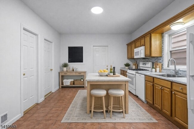 Building Photo - 552 Franklin St